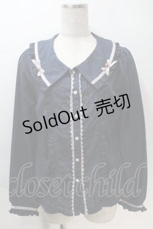 画像: axes femme POETIQUE / 釦デザインフリルブラウス  紺 S-25-10-30-026-AX-TO-HR-ZS