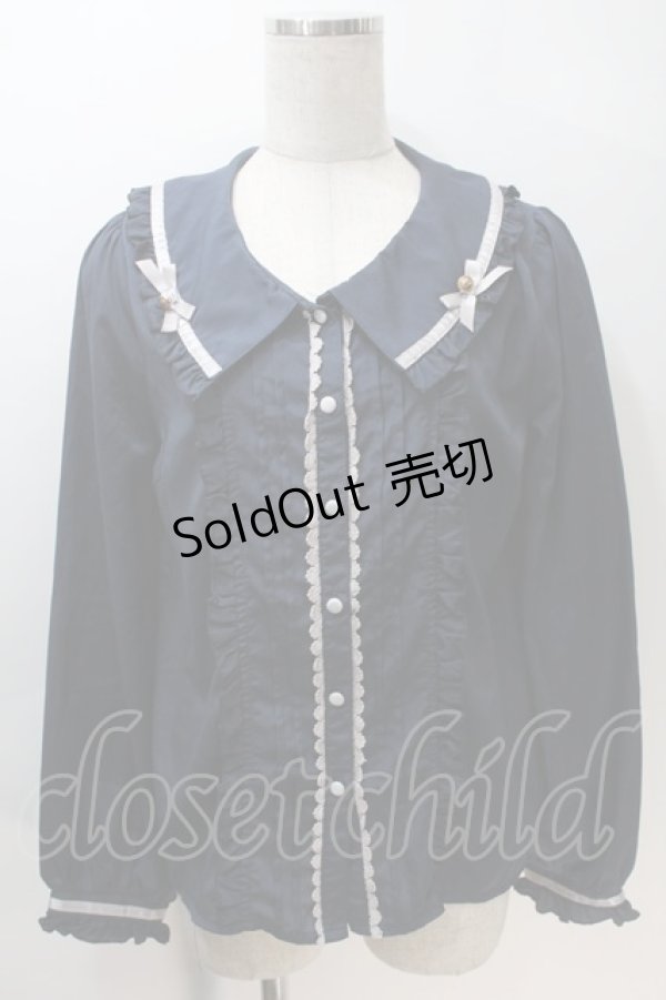 画像1: axes femme POETIQUE / 釦デザインフリルブラウス  紺 S-25-10-30-026-AX-TO-HR-ZS (1)