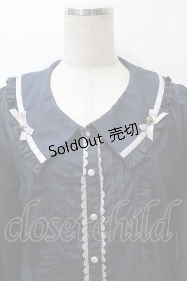 画像3: axes femme POETIQUE / 釦デザインフリルブラウス  紺 S-25-10-30-026-AX-TO-HR-ZS (3)