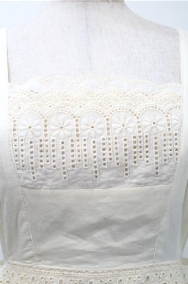 画像3: 胡桃木（海外ロリータブランド） / エプロンスカート  アイボリー S-25-10-31-039-LO-OP-HR-ZS (3)