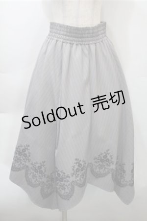 画像: axes femme / 裾刺繍イレヘムスカート  グレー S-25-10-31-050-AX-SK-AS-ZS