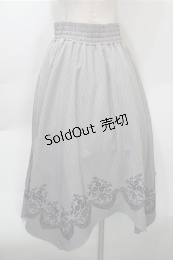 画像2: axes femme / 裾刺繍イレヘムスカート  グレー S-25-10-31-050-AX-SK-AS-ZS (2)