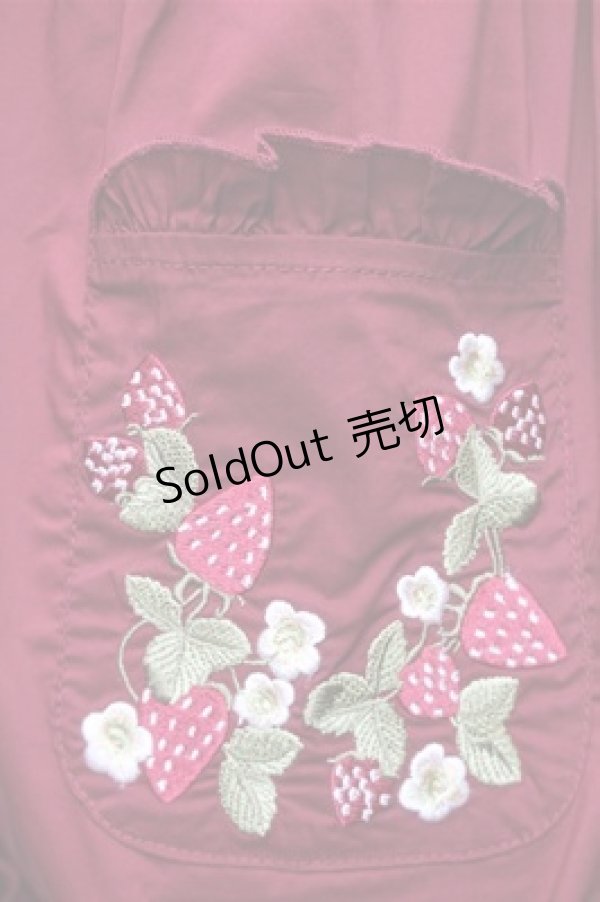 画像3: axes femme kawaii / 苺刺繍ハーフエプロン  赤 S-25-11-05-046-AX-SK-AS-ZS (3)