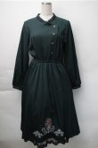 画像1: axes femme / フラワー刺繍連釦ワンピース  グリーン S-25-11-07-043-AX-OP-HR-ZS (1)