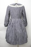 画像2: Emily Temple cute / 襟レースギンガムワンピース  紺ｘ白 S-25-11-13-064-ET-OP-HR-ZS (2)