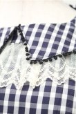 画像3: Emily Temple cute / 襟レースギンガムワンピース  紺ｘ白 S-25-11-13-064-ET-OP-HR-ZS (3)