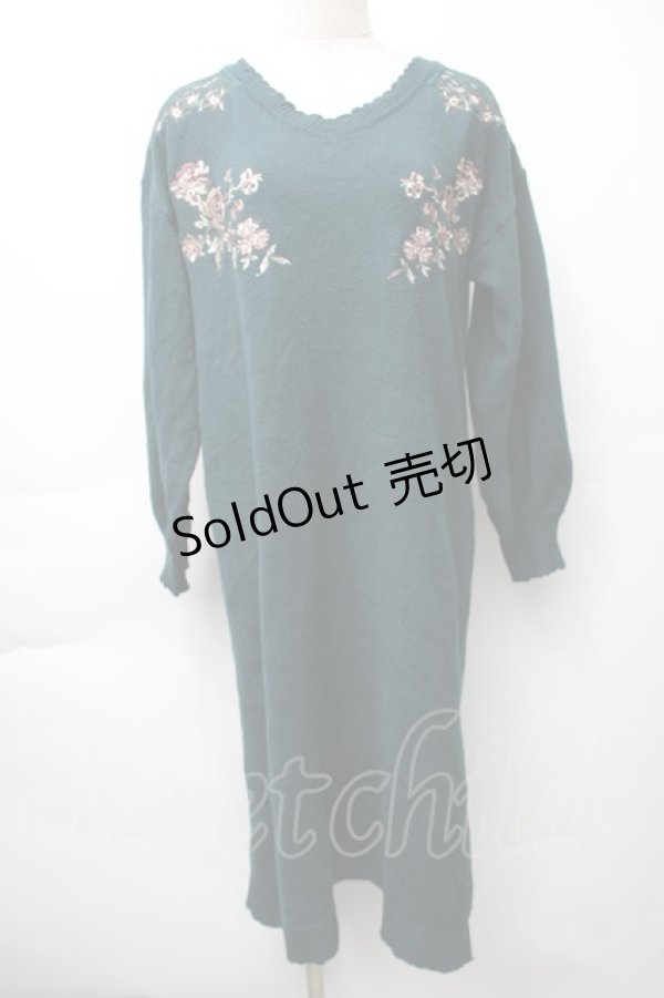 画像1: axes femme / フラワー刺繍ニットワンピース  グリーン S-25-11-14-046-AX-OP-HR-ZS (1)