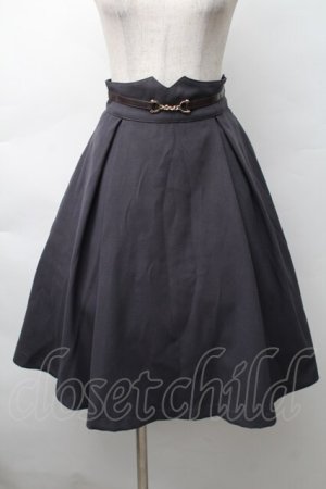 画像: Fi.n.t / ビット使いタックフレアースカート  グレー S-25-11-14-055-CA-PA-HR-ZS