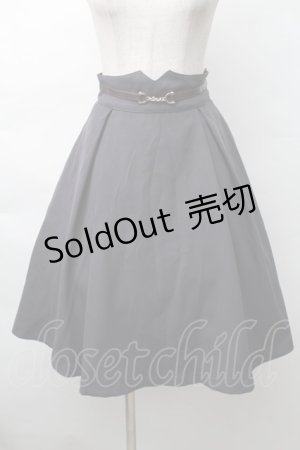 画像: Fi.n.t / ビット使いタックフレアースカート  グレー S-25-11-14-055-CA-PA-HR-ZS