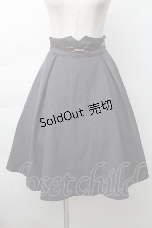 画像1: Fi.n.t / ビット使いタックフレアースカート  グレー S-25-11-14-055-CA-PA-HR-ZS (1)
