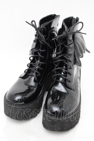 画像: NieR Clothing / 羽根付きエナメル厚底ブーツ  黒 S-25-11-14-007-PU-SH-HR-ZS