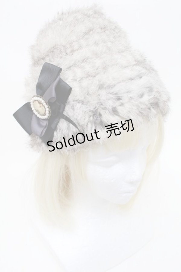画像1: axes femme / カメオ付きファー帽子  グレー S-25-11-14-011-AX-TO-HR-ZS (1)