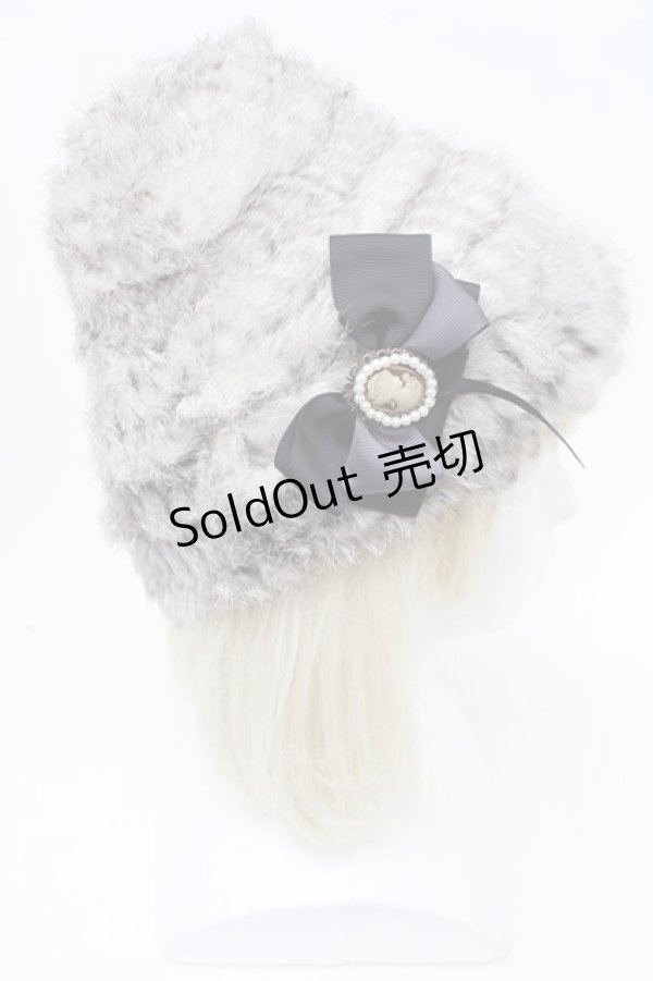 画像2: axes femme / カメオ付きファー帽子  グレー S-25-11-14-011-AX-TO-HR-ZS (2)