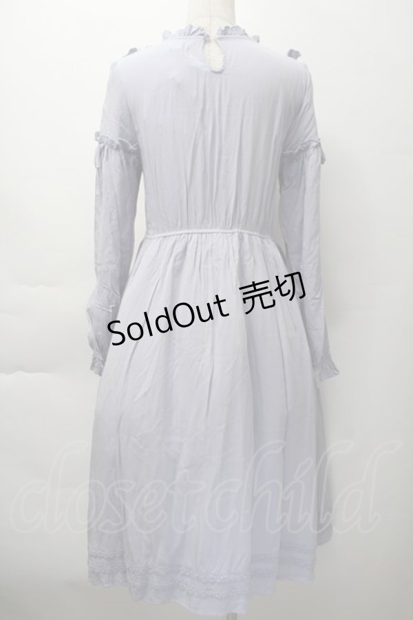 画像2: axes femme POETIQUE / バラ刺繍エンブロイダリーワンピース  ブルー S-25-11-18-045-AX-OP-HR-ZS (2)