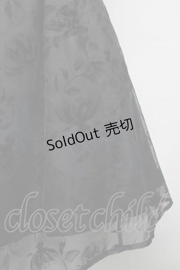 画像4: Moi-meme-Moitie / 花柄フロッキーミニジャンパースカート  黒 S-25-11-23-1044-MO-OP-HR-ZS (4)