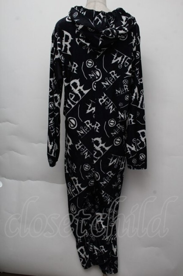 画像2: NieR Clothing / ロゴ総柄オールインワン  黒ｘ白 S-25-11-26-038-PU-OP-HR-ZS (2)