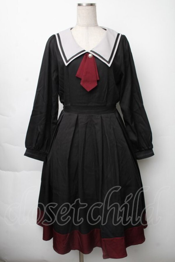 画像1: axes femme / ブローチ付セーラーワンピース  黒 S-25-11-28-059-AX-OP-AS-ZS (1)