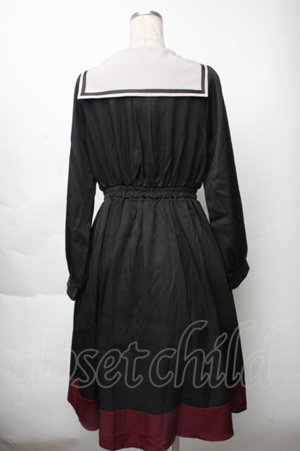 画像2: axes femme / ブローチ付セーラーワンピース  黒 S-25-11-28-059-AX-OP-AS-ZS (2)