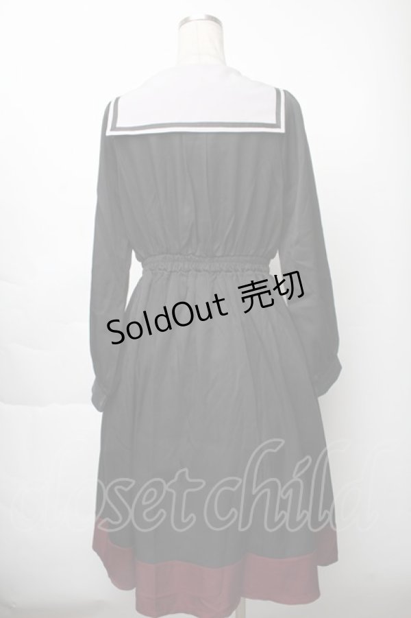 画像2: axes femme / ブローチ付セーラーワンピース  黒 S-25-11-28-059-AX-OP-AS-ZS (2)