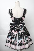 画像2: Angelic Pretty / Sugary Carnivalジャンパースカート  黒 S-25-11-28-062-AP-OP-AS-ZS (2)