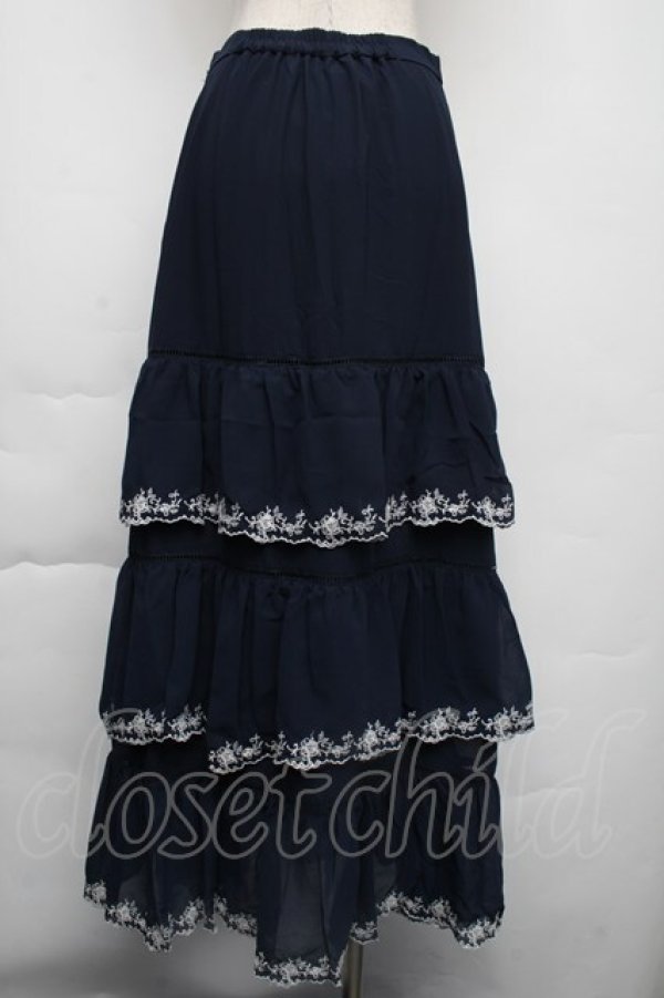 画像2: axes femme Nostalgic / 刺繍ティアードスカート  紺 S-25-11-30-053-LO-SK-HR-ZS (2)