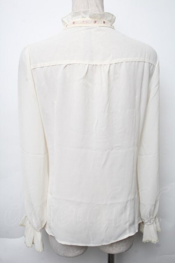 画像2: axes femme / 袖プリーツスタンドフリルブラウス  オフ S-25-11-30-008-AX-BL-AS-ZS (2)