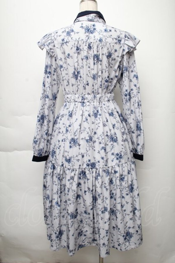 画像2: axes femme POETIQUE / トワルドジュイ風花柄ワンピース  サックス S-25-12-02-037-AX-OP-AS-ZS (2)