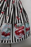 画像4: Angelic Pretty / Cherry Stampジャンパースカート  黒ｘ白 S-25-12-04-055-AP-OP-AS-ZS (4)
