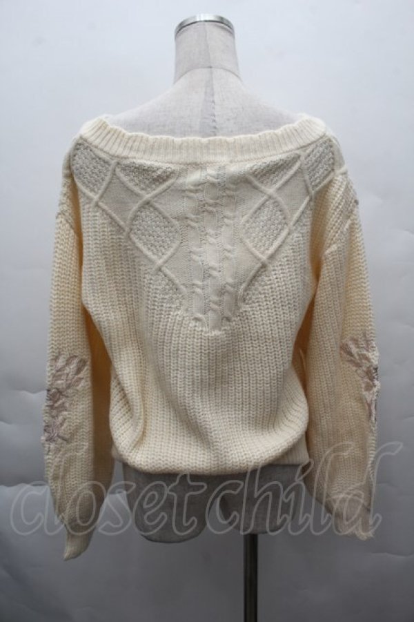 画像2: axes femme / バラ刺繍ニットプルオーバー  キナリ S-25-12-11-003-AX-TO-HR-ZS (2)