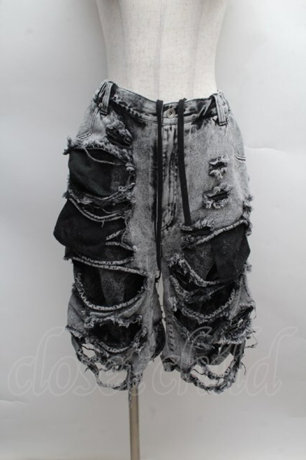 画像1: REFLEM / スタッズ付きダメージデニムハーフパンツ  グレー S-25-12-13-045-PU-PA-AS-ZS (1)