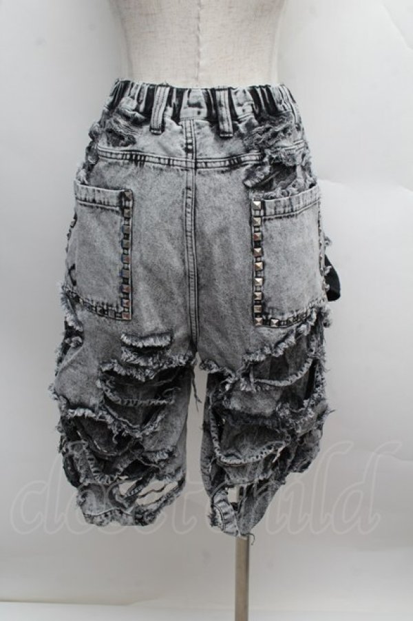 画像2: REFLEM / スタッズ付きダメージデニムハーフパンツ  グレー S-25-12-13-045-PU-PA-AS-ZS (2)