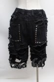 画像2: REFLEM / スタッズ付きダメージデニムハーフパンツ  黒 S-25-12-13-046-PU-PA-AS-ZS (2)