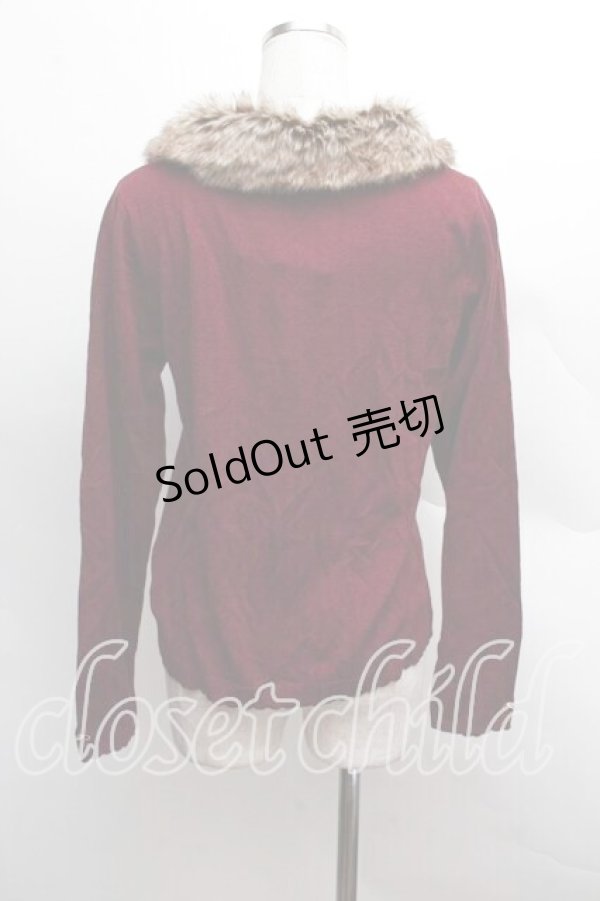 画像2: axes femme / 袖刺繍ファーティペ付きカーディガン  ワイン S-25-12-13-019-AX-TO-HR-ZS (2)