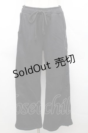 画像: KRY CLOTHING / 刺繍サイドボタンスウェットパンツ  黒 S-25-12-16-048-EL-PA-HR-ZS