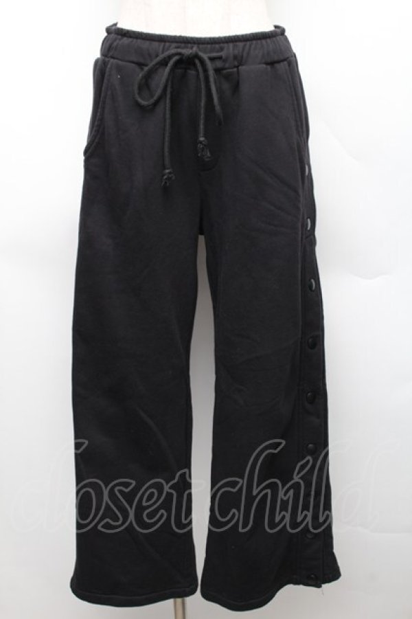 画像1: KRY CLOTHING / 刺繍サイドボタンスウェットパンツ  黒 S-25-12-16-048-EL-PA-HR-ZS (1)