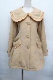 画像1: axes femme POETIQUE / フリル襟リボンボタンコート  ベージュ S-25-12-17-035-AX-CO-HR-ZS (1)