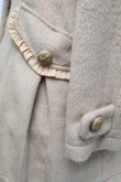 画像4: axes femme POETIQUE / フリル襟リボンボタンコート  ベージュ S-25-12-17-035-AX-CO-HR-ZS (4)