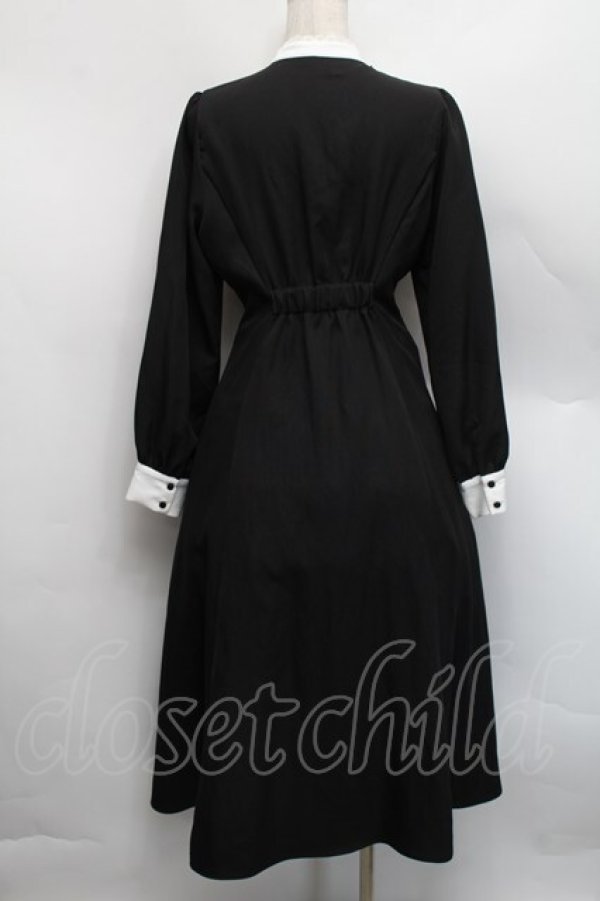 画像2: axes femme / ケープ付ロングシスターワンピース  黒 S-25-12-17-059-AX-OP-AS-ZS (2)