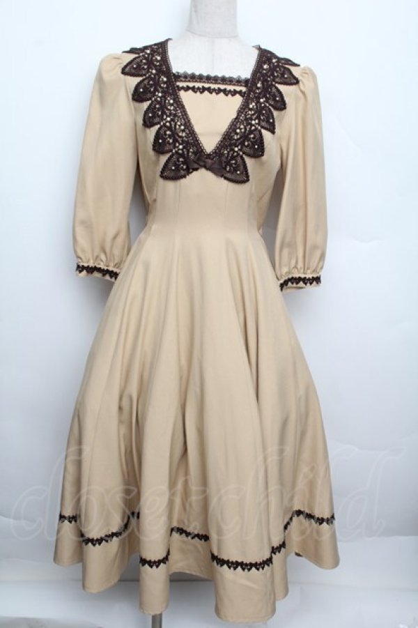 画像1: Innocent World / ロワールワンピース  ベージュ S-25-12-20-1020-IW-OP-HR-ZS (1)