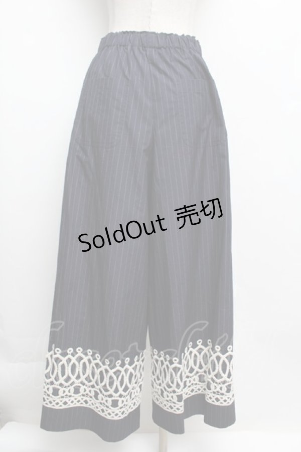 画像2: Jane Marple Dans Le Salon / ピンストライプとヴィンテージレースのパンツ  紺 S-25-12-23-047-JM-PA-AS-ZS (2)