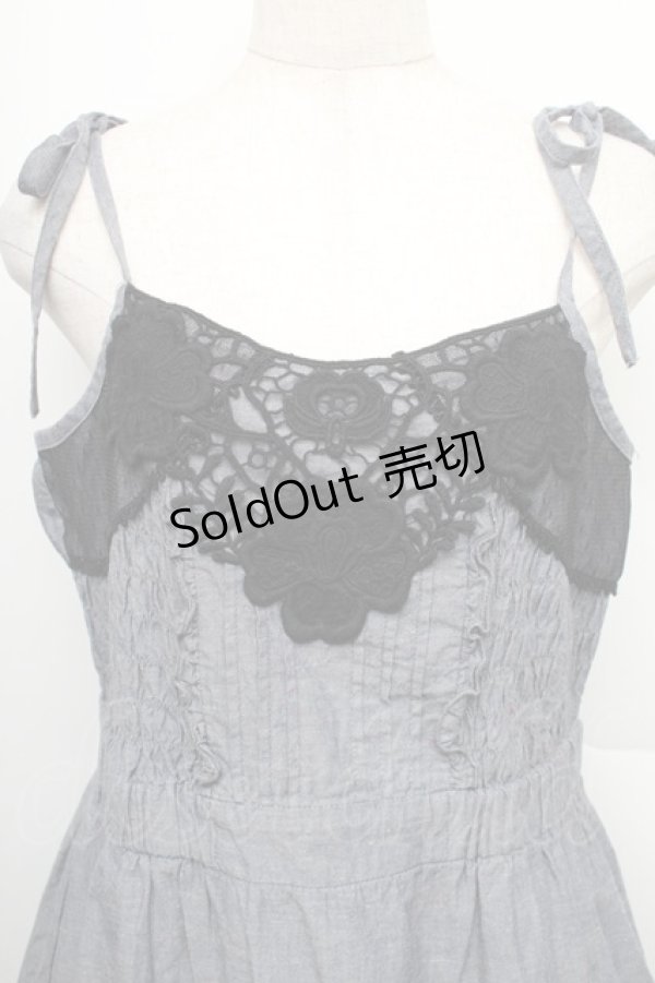 画像3: axes femme / レースフリルデニムキャミワンピース  ブルー S-25-12-25-044-AX-OP-TK-ZS (3)