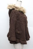 画像2: axes femme / ファーフード付きニットポンチョ  ブラウン S-25-12-28-036-AX-TO-HR-ZS (2)