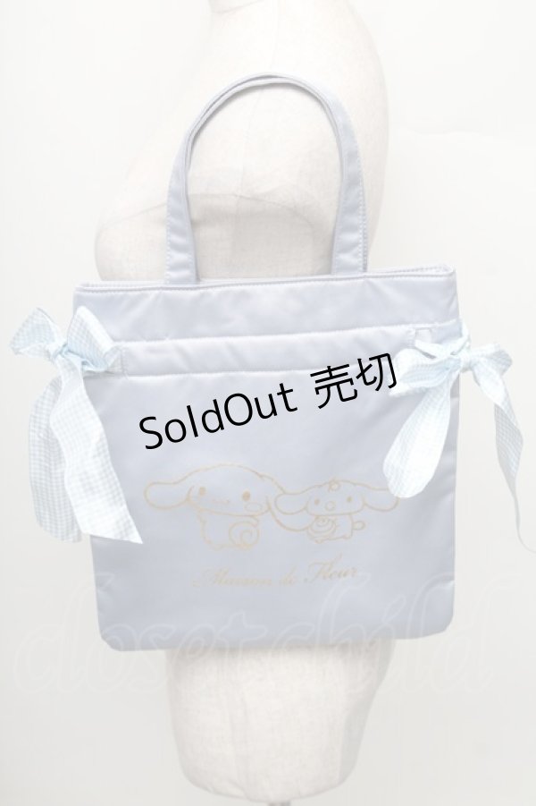 画像1: Maison de FLEUR / シナモロールみるくミニダブルリボントートバッグ  サックス S-25-12-29-028-LO-BG-AS-ZS (1)