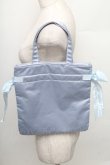 画像2: Maison de FLEUR / シナモロールみるくミニダブルリボントートバッグ  サックス S-25-12-29-028-LO-BG-AS-ZS (2)