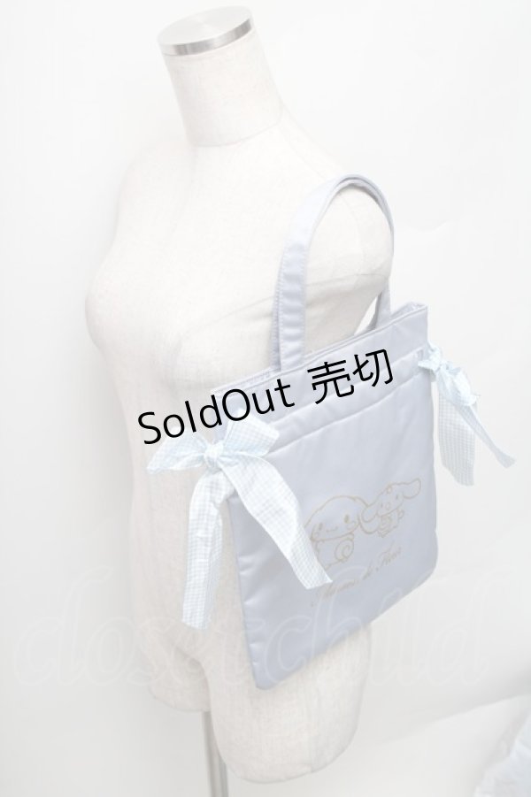 画像3: Maison de FLEUR / シナモロールみるくミニダブルリボントートバッグ  サックス S-25-12-29-028-LO-BG-AS-ZS (3)