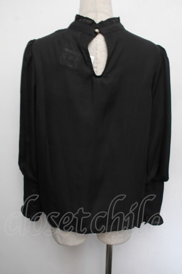 画像3: axes femme NOSTALGIE / 胸元レース切替ピンタックブラウス F 黒 S-26-01-04-018-AX-BL-TK-ZS (3)