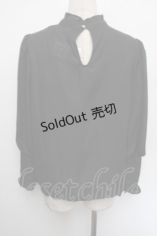 画像3: axes femme NOSTALGIE / 胸元レース切替ピンタックブラウス F 黒 S-26-01-04-018-AX-BL-TK-ZS (3)