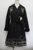 画像1: axes femme / 刺繍入りトレンチコート  黒 S-26-01-04-020-AX-CO-HR-ZS (1)