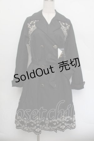 画像: axes femme / 刺繍入りトレンチコート  黒 S-26-01-04-020-AX-CO-HR-ZS