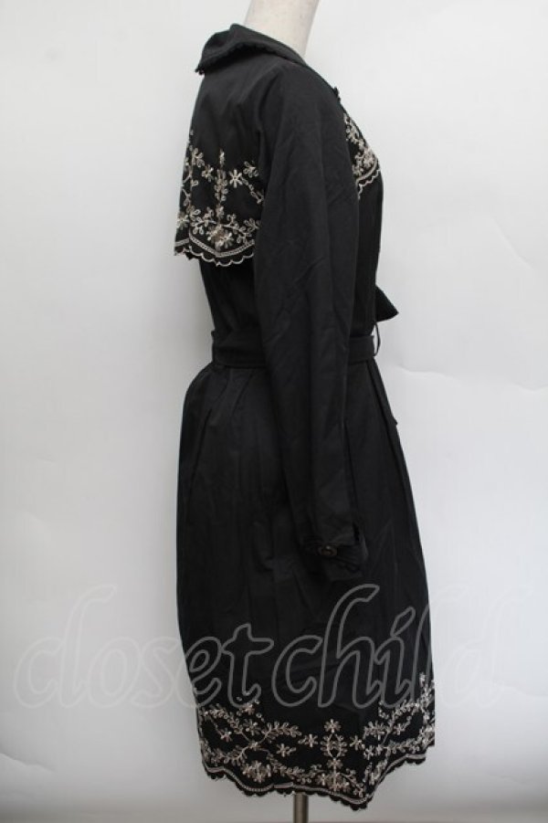 画像2: axes femme / 刺繍入りトレンチコート  黒 S-26-01-04-020-AX-CO-HR-ZS (2)